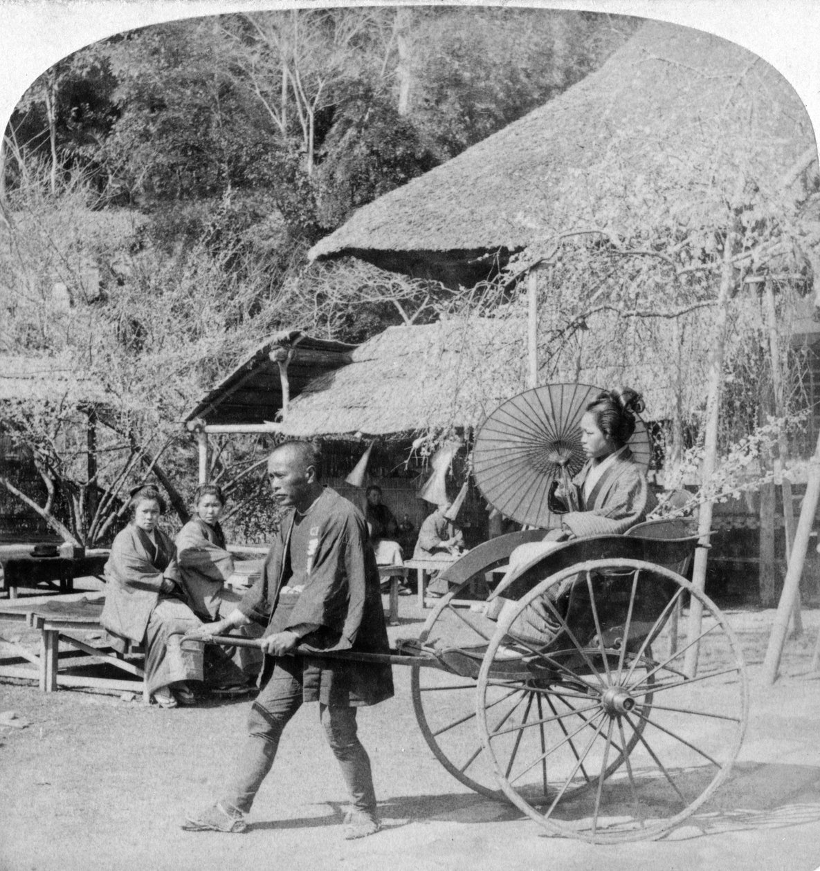 En morgontur i en jinrikisha-rickshaw, Sugita, Japan, 1896. av Underwood and Underwood