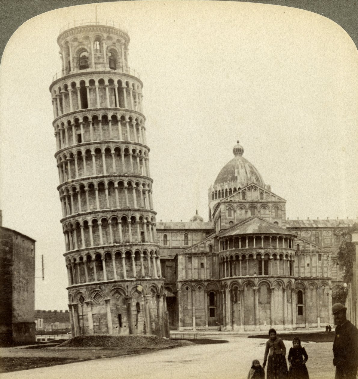 Katedralen och det lutande tornet i Pisa, Italien. av Underwood and Underwood