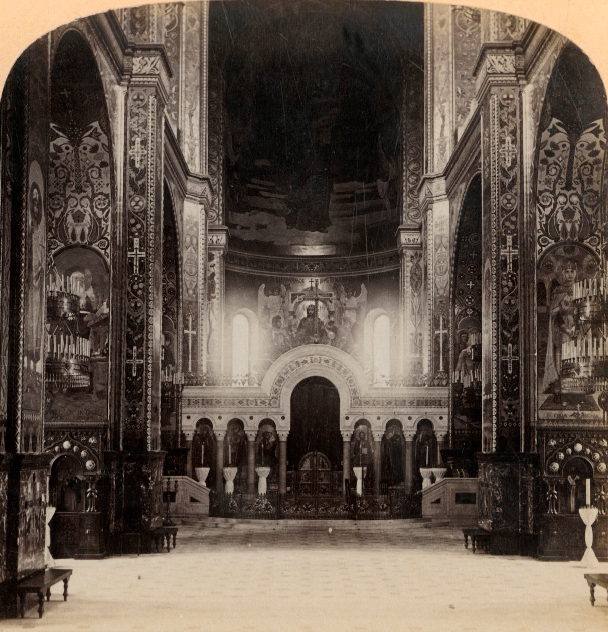 Centralgången i Vladimir-katedralen, Kief - den vackraste kyrkan i Ryssland, 1898. av Underwood and Underwood