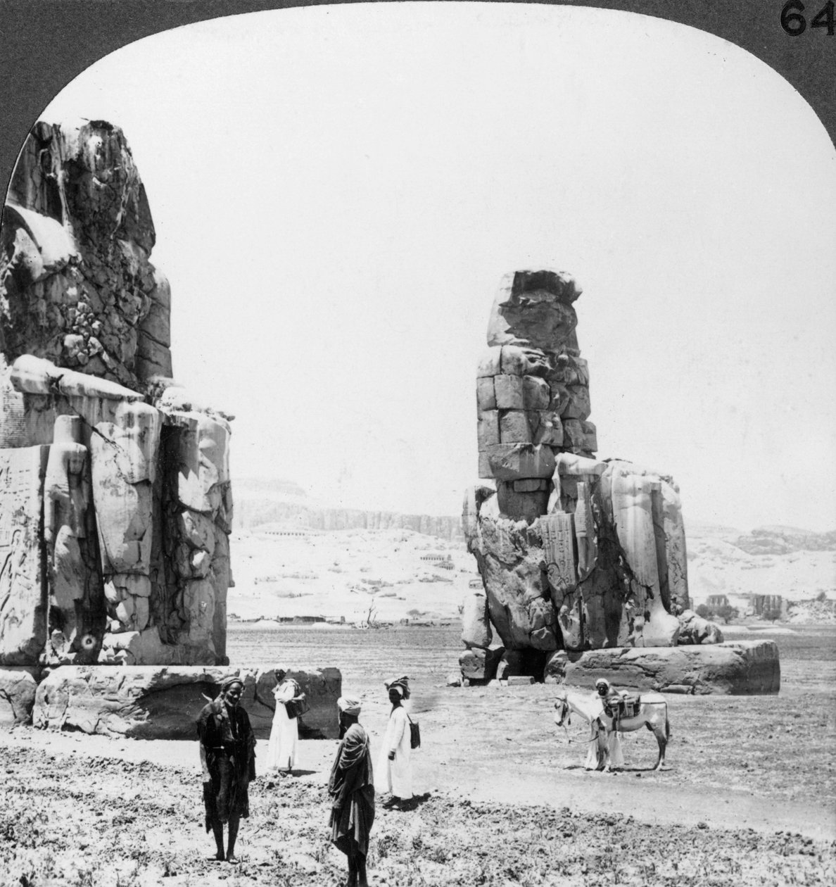 Kolossala Memnon-statyer i Thebe, Egypten, 1905 av Underwood and Underwood