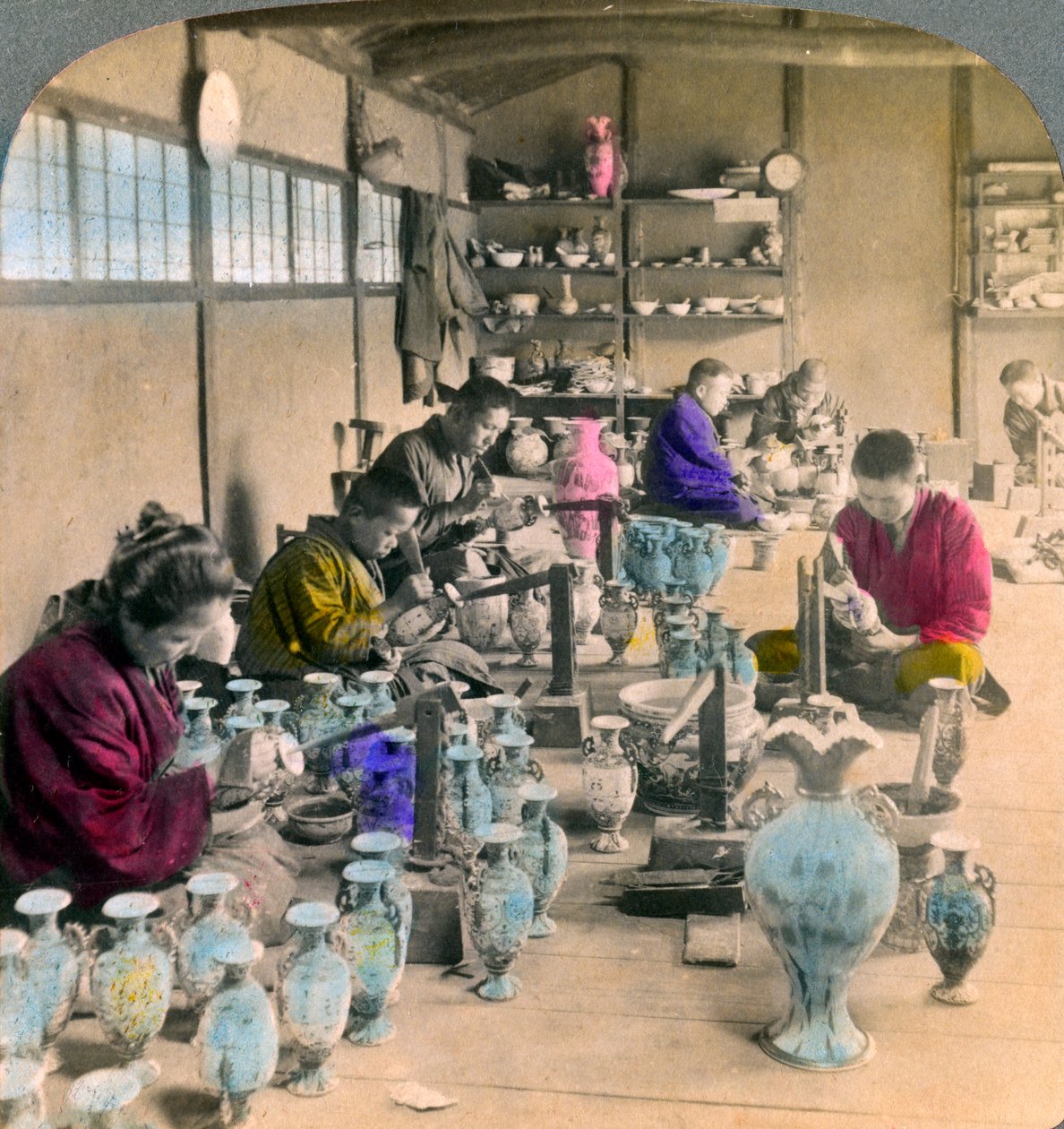 Utsmyckning av Awata porslinsvaror i de berömda Kinkosan-verken, Kyoto, Japan, 1904 av Underwood and Underwood