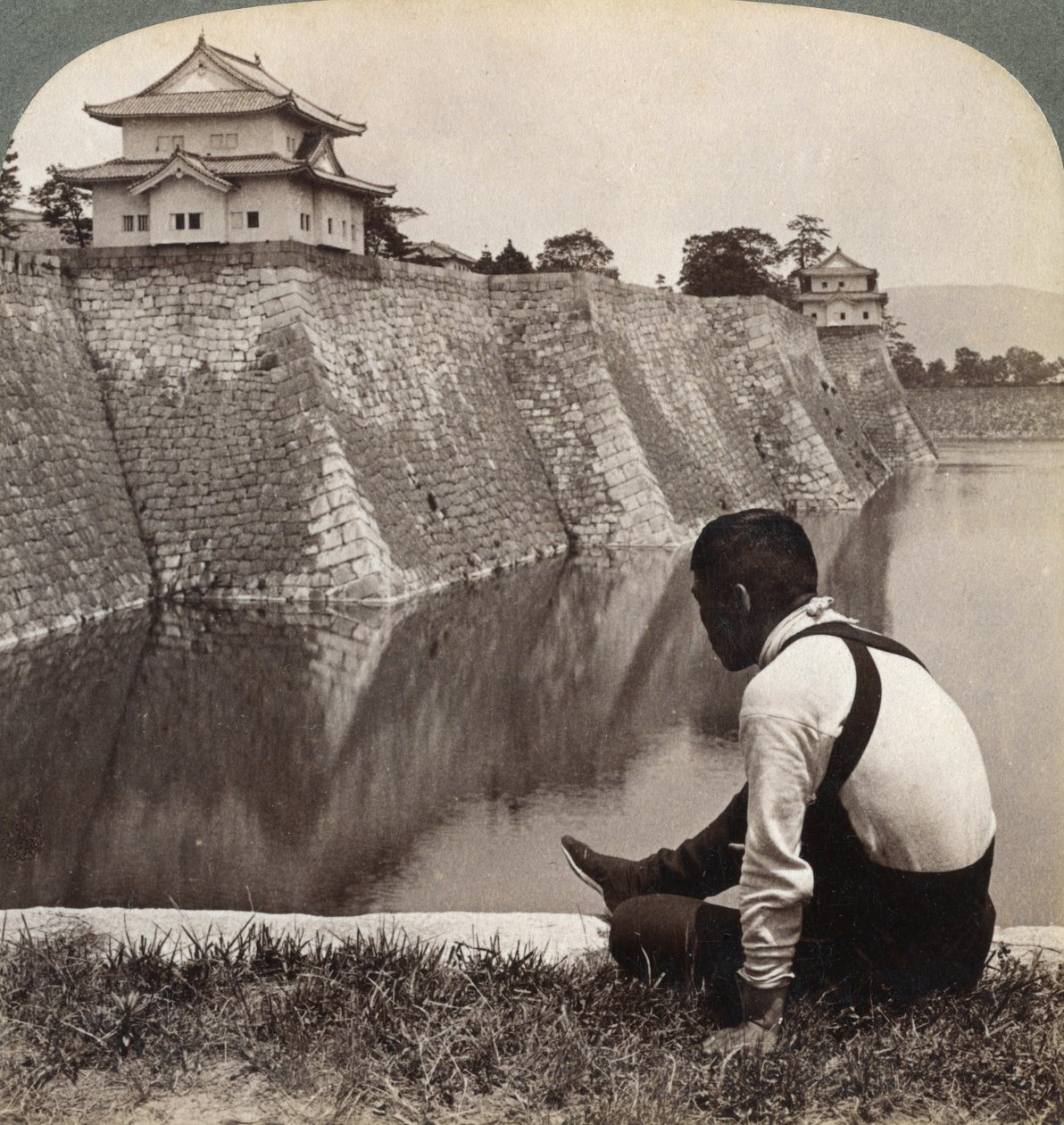 Feodalt slott av de stolta Shoguns, Osaka, Japan, 1904 av Underwood and Underwood
