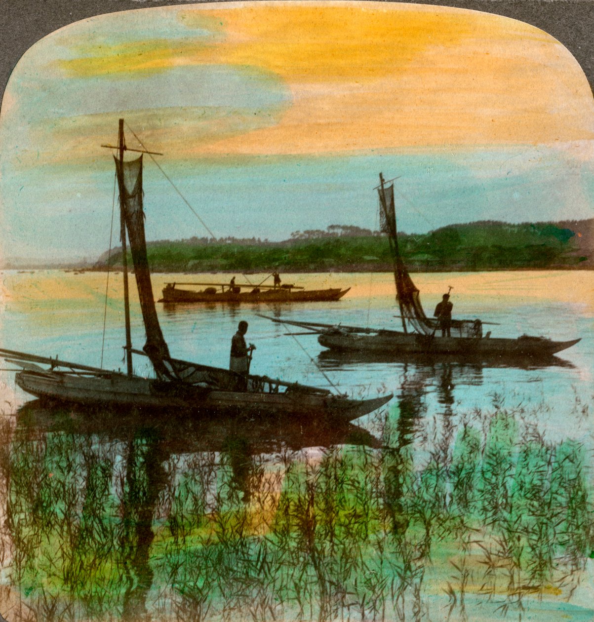Fiskebåtar vid solnedgången nära Yokohama, Japan, 1904. av Underwood and Underwood