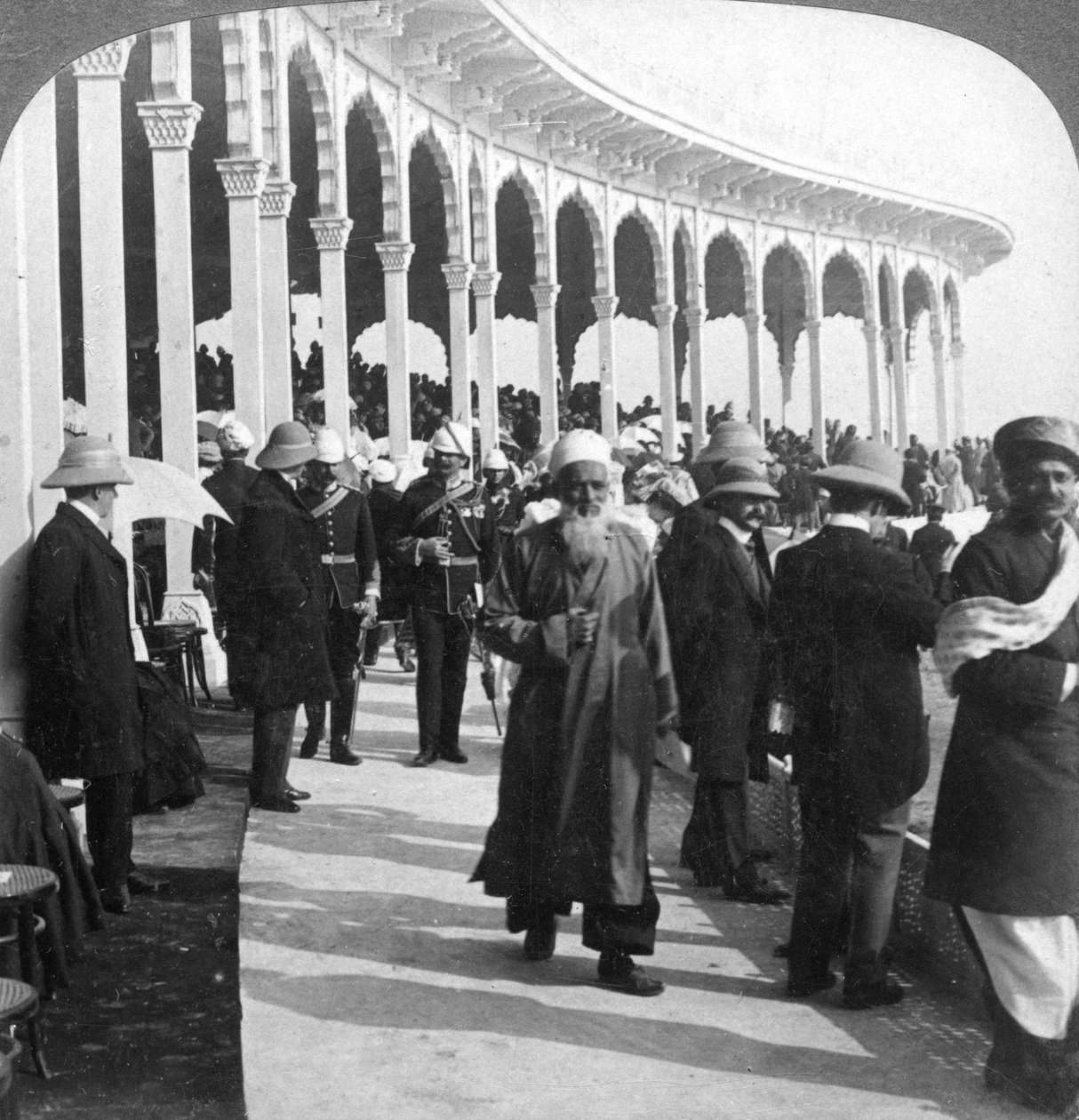 Samling vid den stora Durbar Amphitheatre, Delhi, Indien, 1903. av Underwood and Underwood