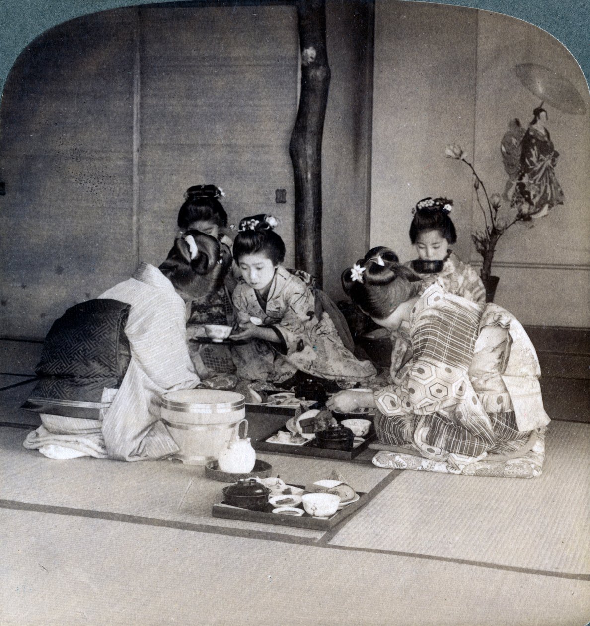 Geishor vid middagen, Tokyo, Japan, 1904 av Underwood and Underwood