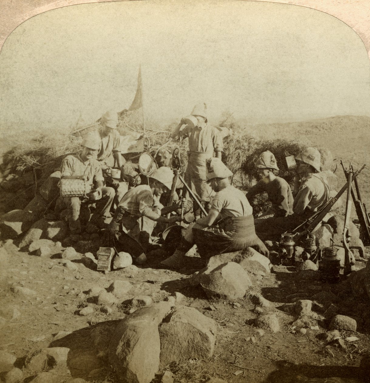 Gordon Highland signalers på Signal Hill, Euslin, Sydafrika, Boer War, 1899-1902. av Underwood and Underwood
