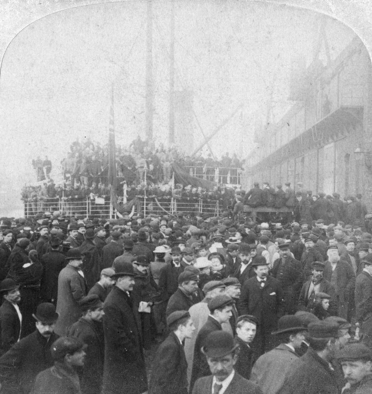 Gordon Highlanders på väg till Sydafrika, Liverpool, Lancashire, 1899. av Underwood and Underwood