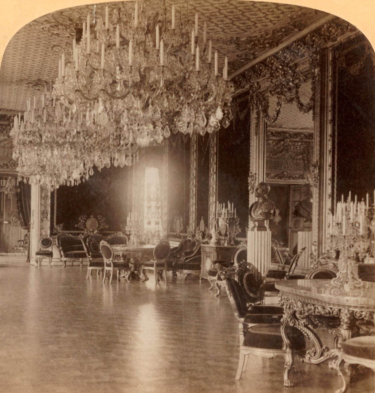I kung Oscar II:s vackra residens, Kungliga slottet Stockholm, Sverige, 1902. av Underwood and Underwood
