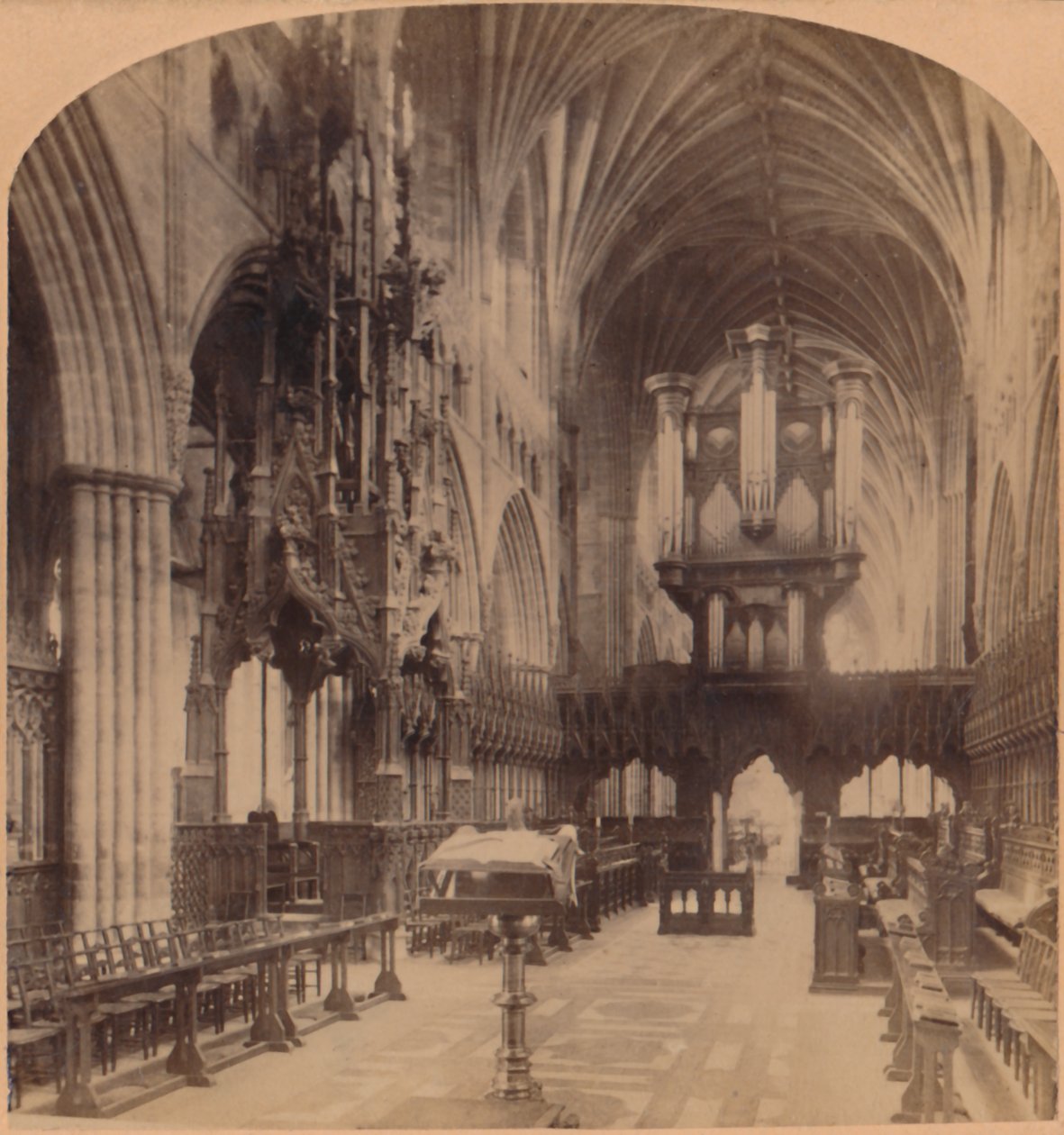 Interiör av Exeter Cathedral, England, 1900. av Underwood and Underwood