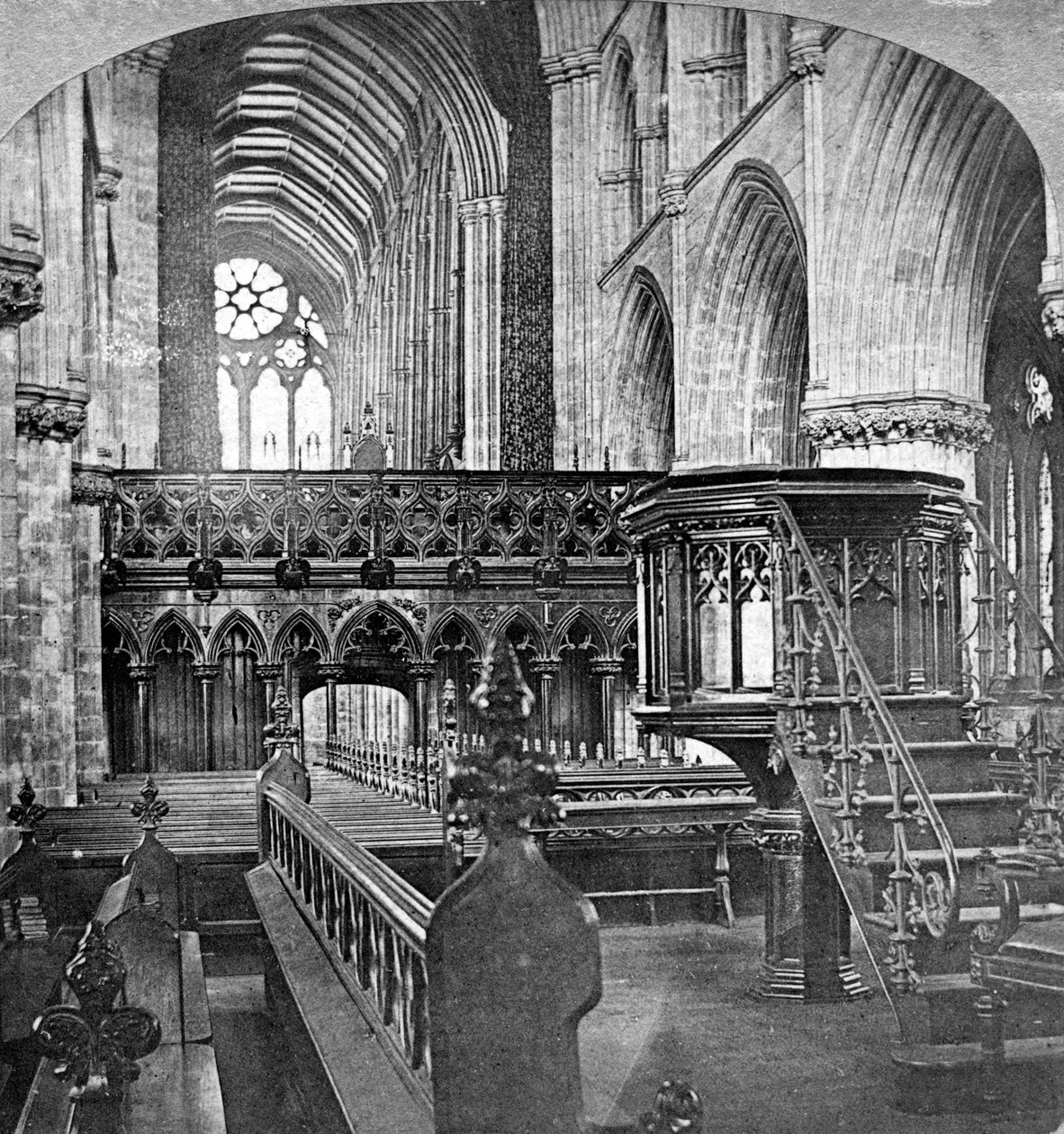 Interiör av Glasgow Cathedral, Skottland, sent 1800-tal. av Underwood and Underwood