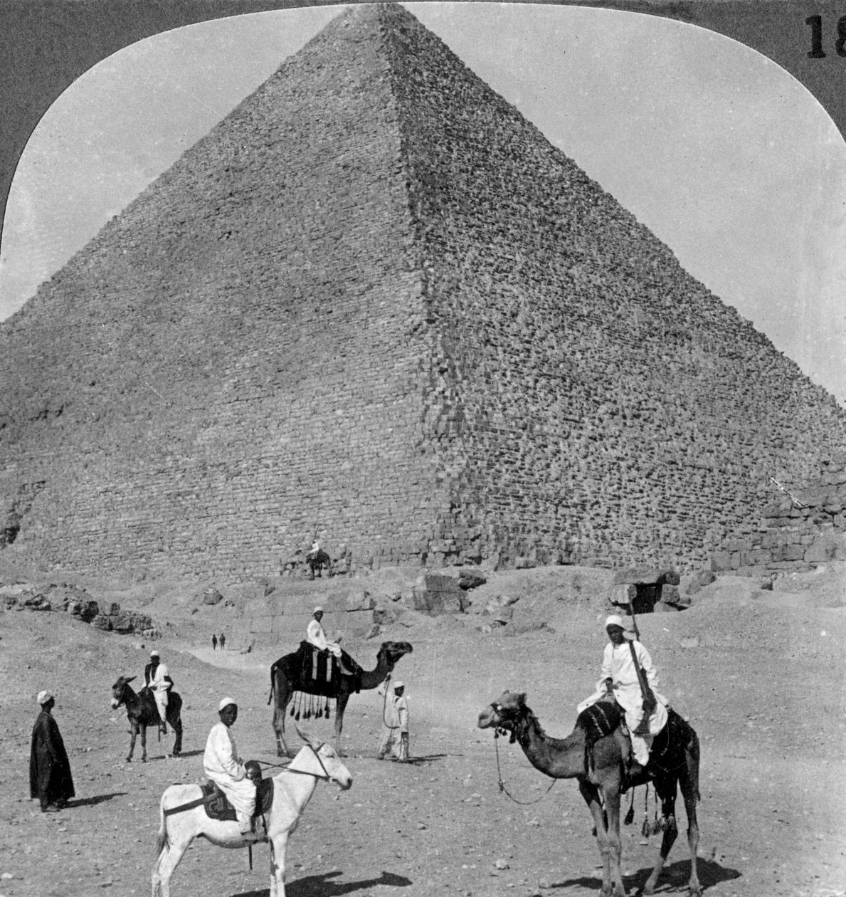 Kung Khufus grav, den stora pyramiden i Giza, Egypten, 1905. av Underwood and Underwood