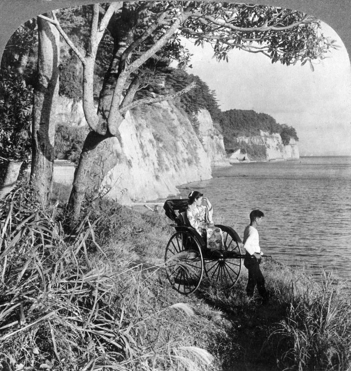 Ser österut över Mississippi Bay, nära Yokohama, Japan, 1904. av Underwood and Underwood