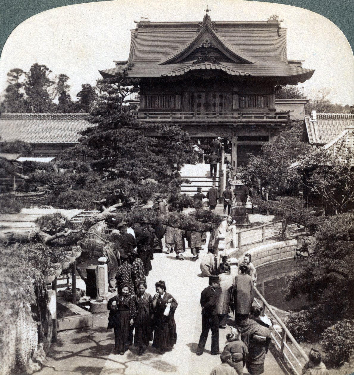 Huvudporten till Kameido-templet, Tokyo, Japan, 1904 av Underwood and Underwood