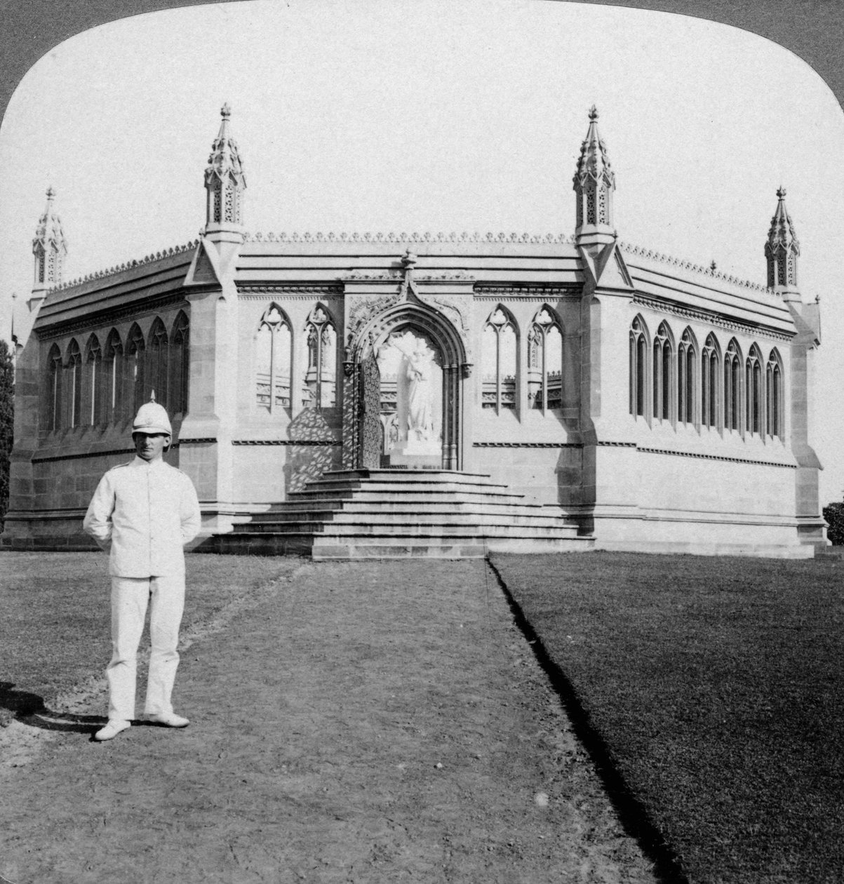 Minnesmärke över de brittiska kvinnorna och barnen som mördades under Indian Mytery, Cawnpore, Indien, 1903. av Underwood and Underwood