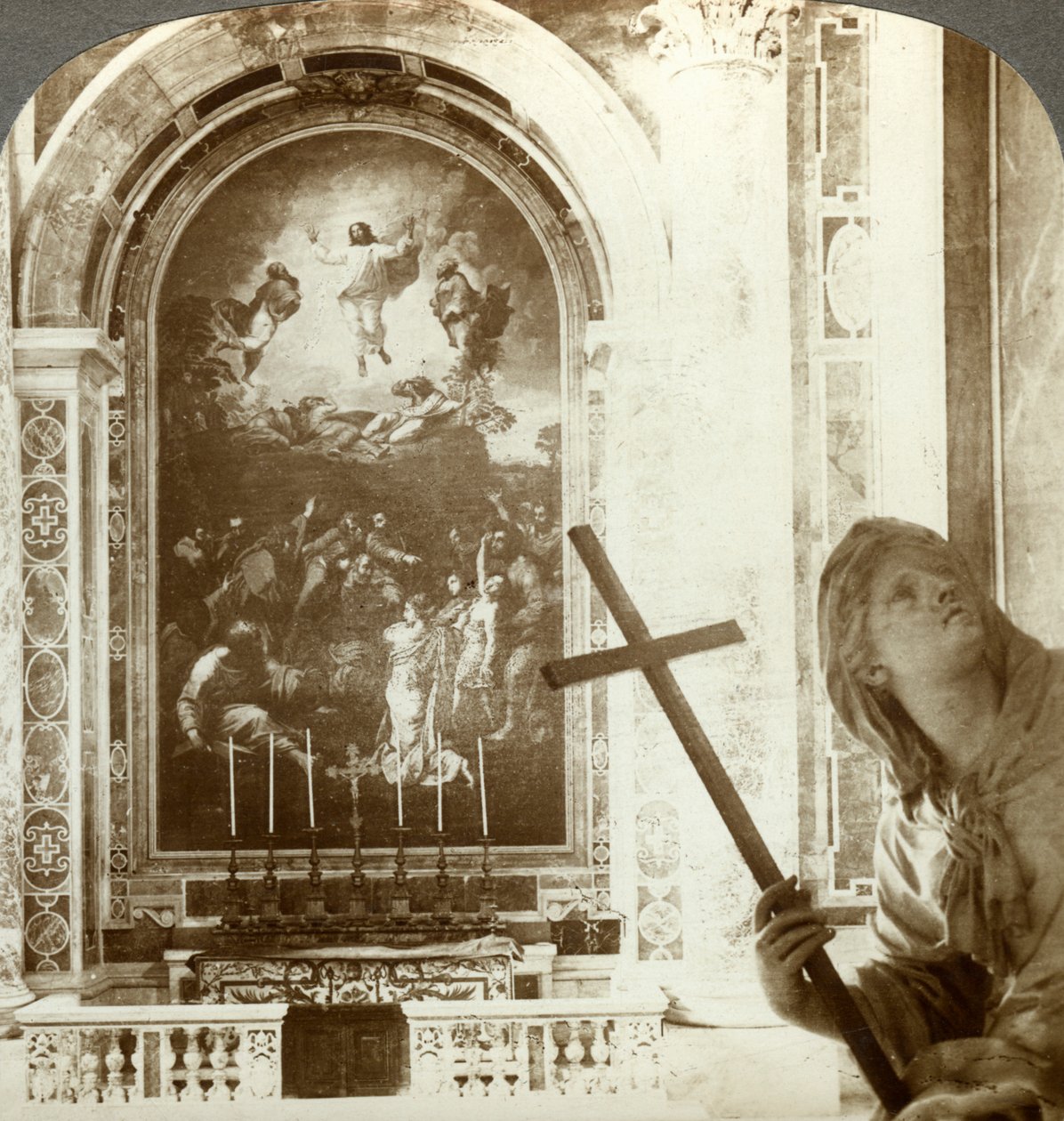 Mosaik ovanför förvandlingens altare, Peterskyrkan, Rom, Italien. av Underwood and Underwood
