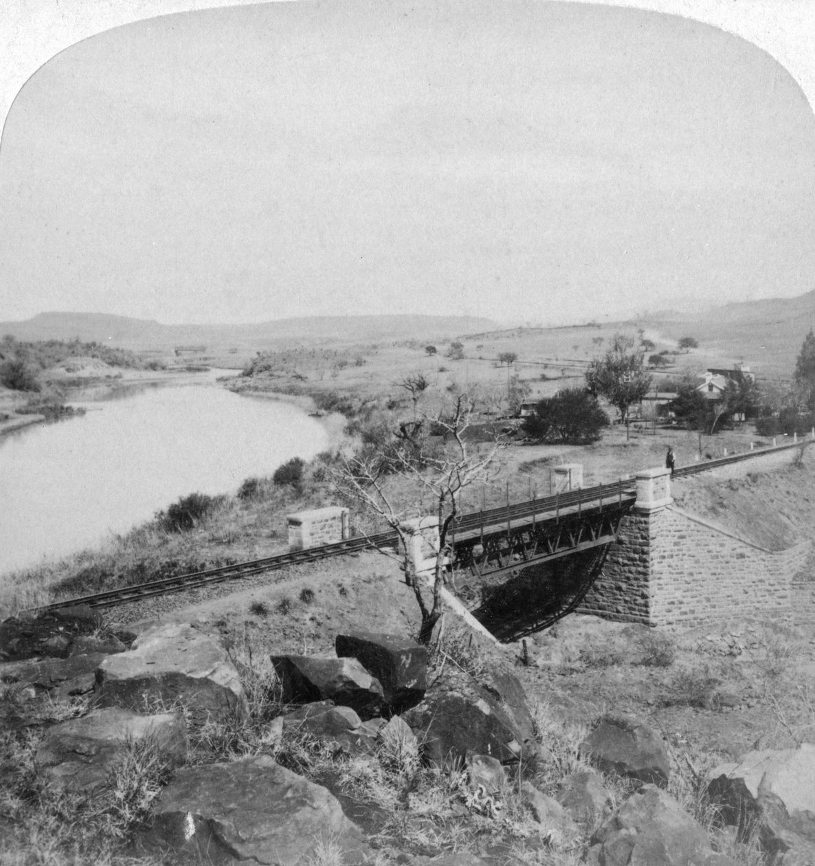 Pom-pom-bron och telegrafstation för Boers högkvarter, Tugela River, Natal, Sydafrika, 1901. av Underwood and Underwood