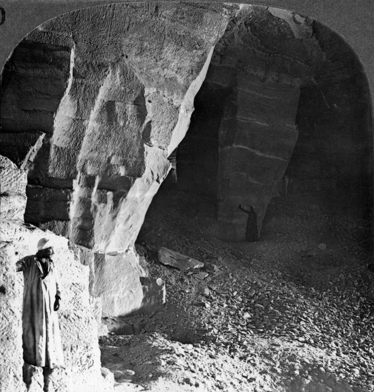 Stenbrottskammarna i Masara, Egypten, 1905. av Underwood and Underwood