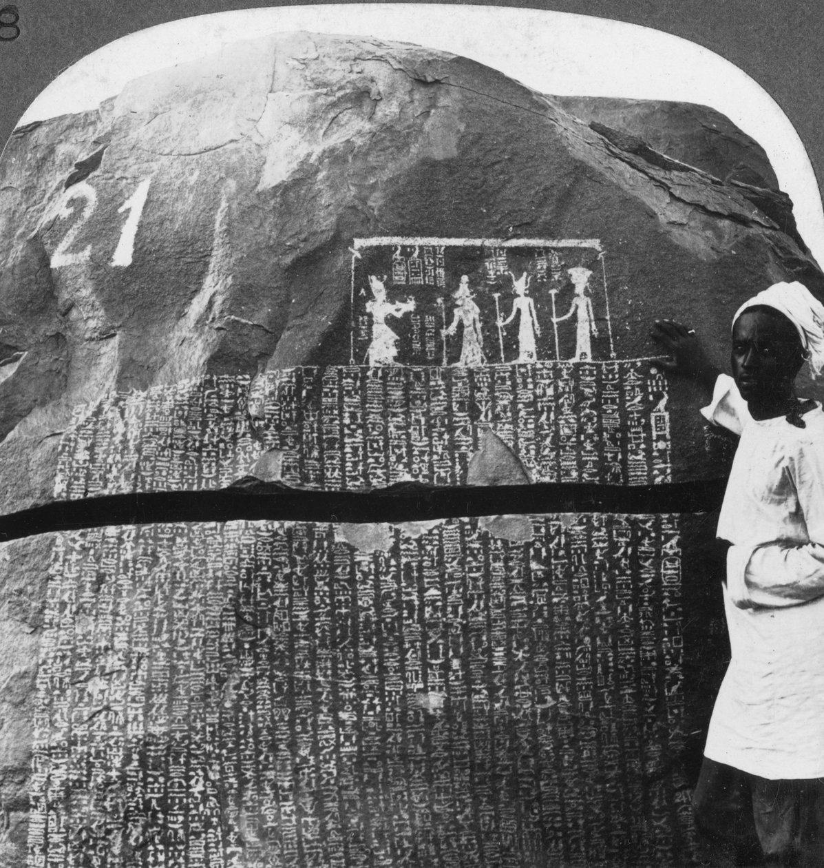 Anmärkningsvärd inskription av en sjuårig hungersnöd på en ö i Nilen, Egypten, 1905. av Underwood and Underwood