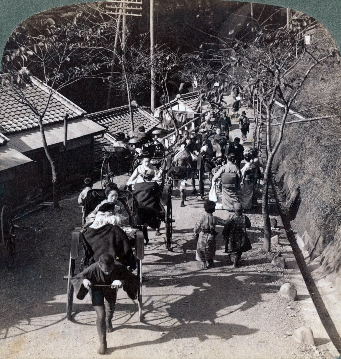 Rider till Daijingu-templet, för Shinto-festivalen för dyrkan av solgudinnan, Yokohama, Japan, 1904. av Underwood and Underwood