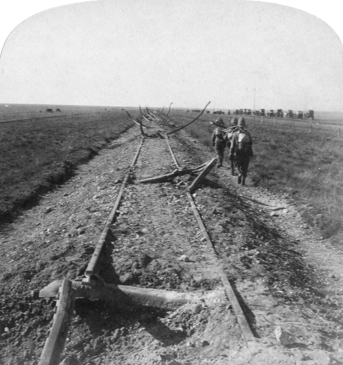 Kungliga ingenjörer reparerar en järnväg förstörd av boerna, Kroonstad, Sydafrika, 1900 av Underwood and Underwood