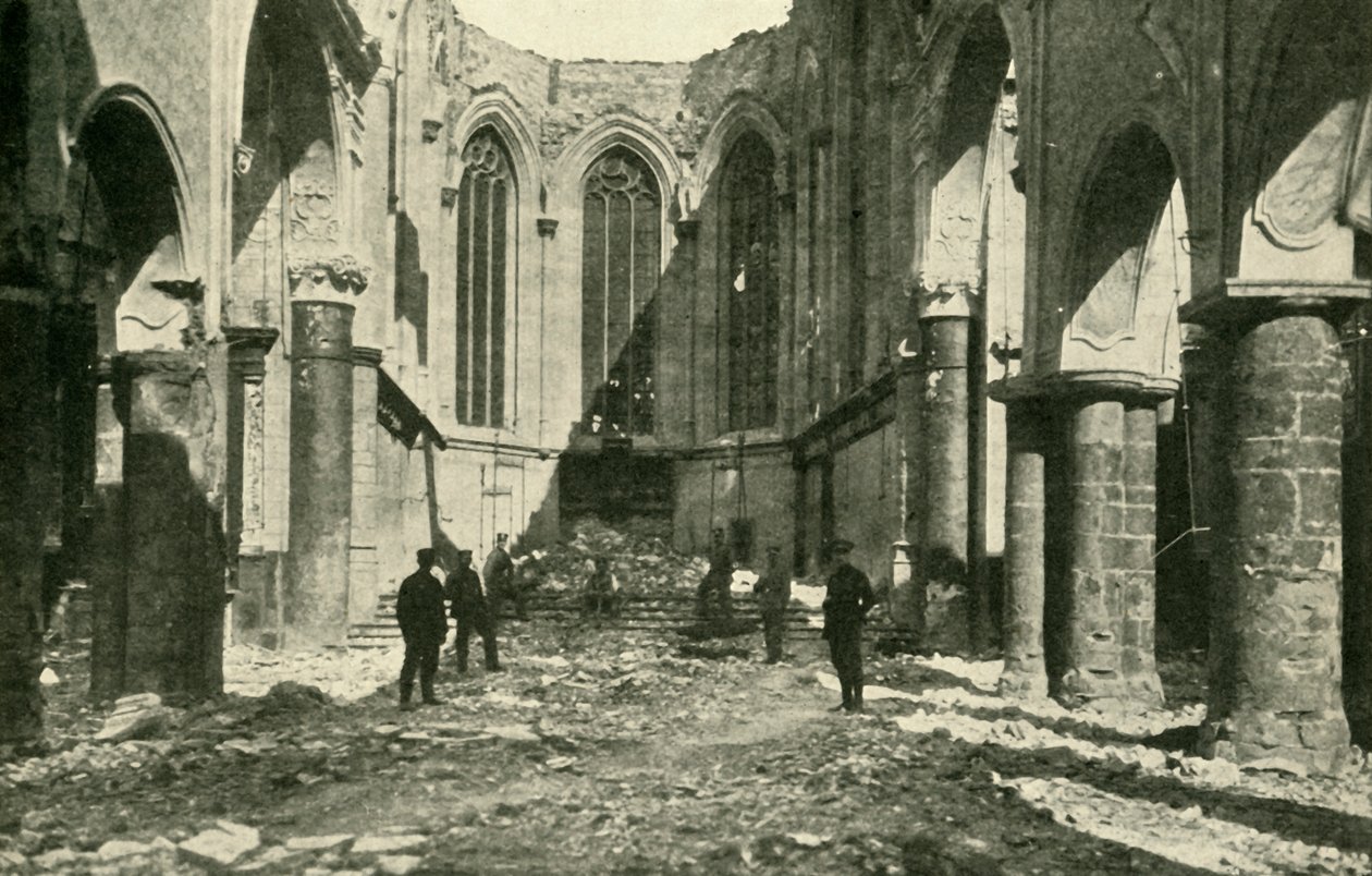 Förstörd kyrka i Visé i Belgien, 1914-1918, c1920. av Underwood and Underwood