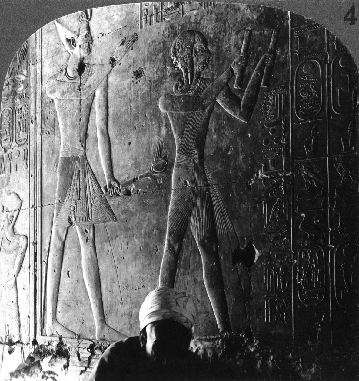Sethos I och hans son Ramses II dyrkade sina förfäder, Abydos, Egypten, ca 1900. av Underwood and Underwood