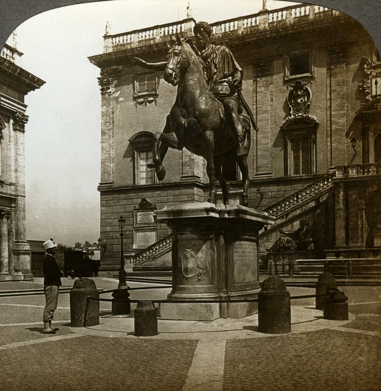 Staty av kejsaren Marcus Aurelius, Rom, Italien. av Underwood and Underwood