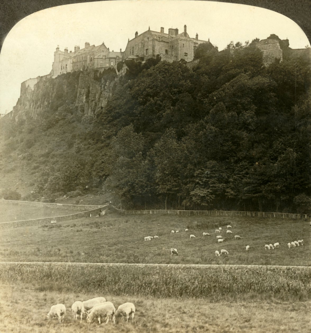 Stirling Castle, säte för gamla tiders kungar...Skottland, ca 1900. av Underwood and Underwood