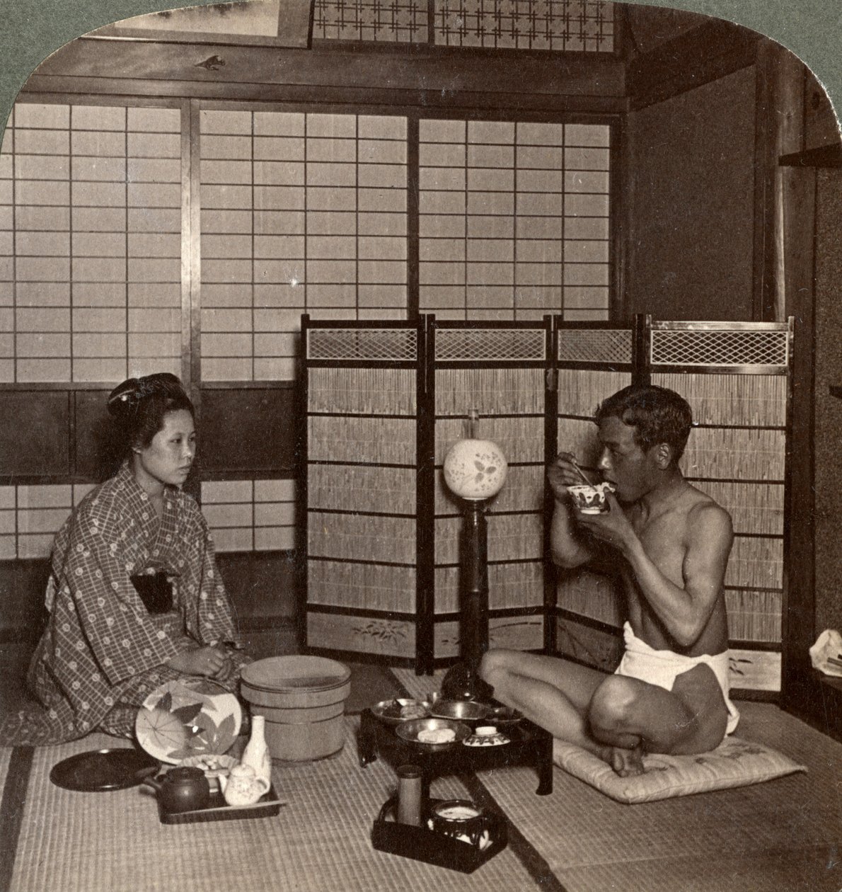 Sommarkvällsmåltid på ett hotell, Hiroshima, Japan, 1904 av Underwood and Underwood