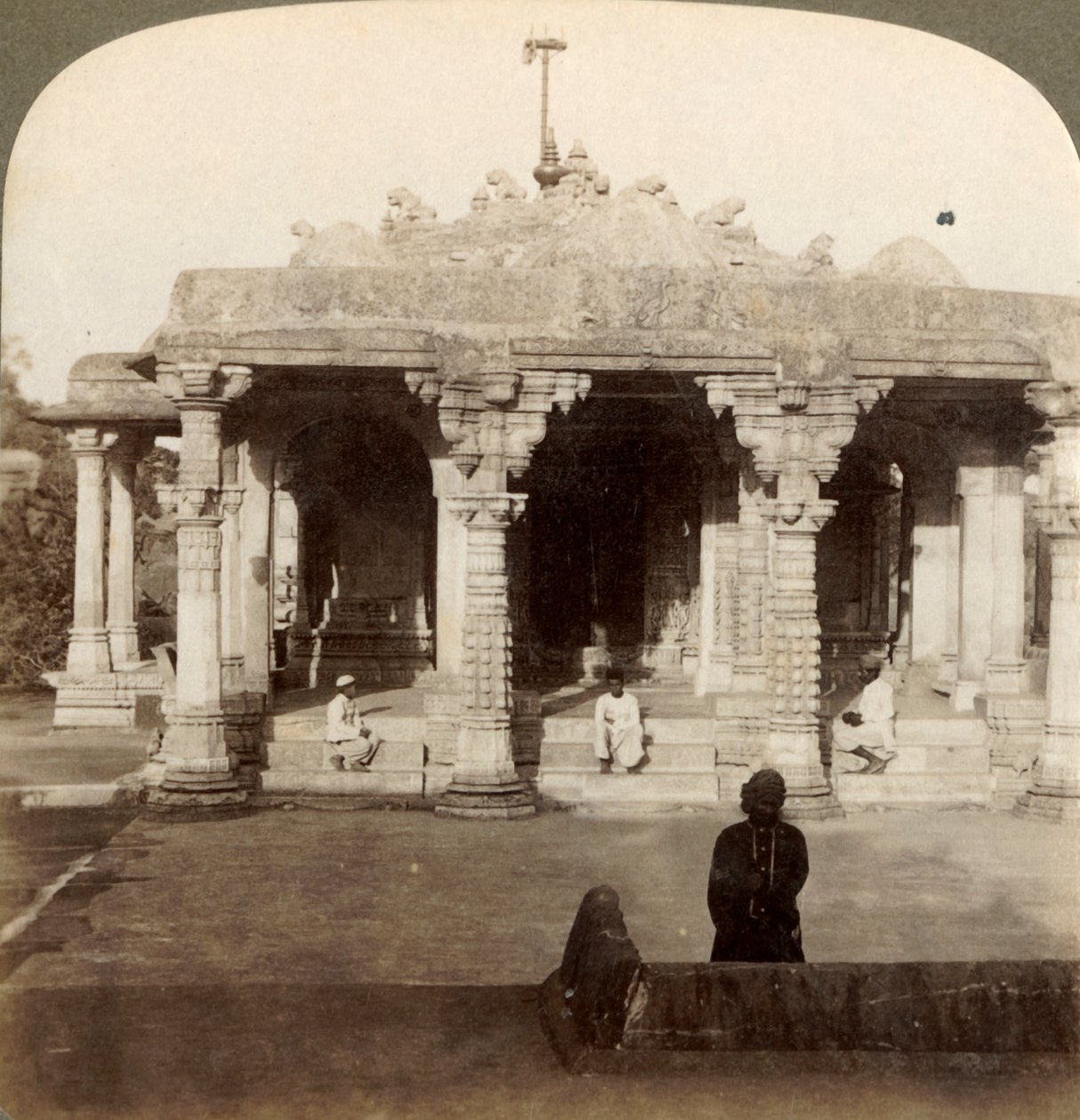 Fantastiska marmortempel i Dilwarra, på Abu, Jainernas heliga berg, Indien, 1903. av Underwood and Underwood