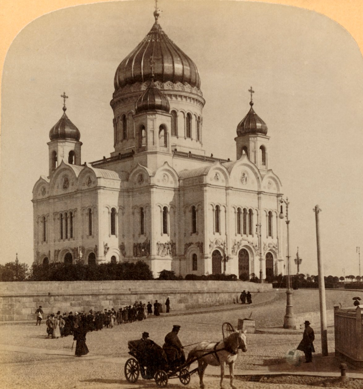 Vår Frälsares tempel, den största kyrkan i Moskva, Ryssland, 1898. av Underwood and Underwood