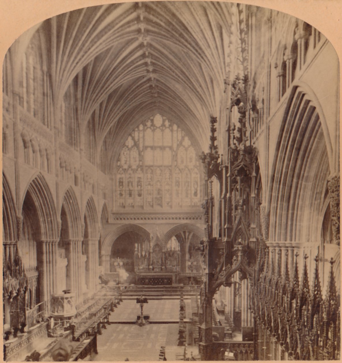 Kören från den västra änden, Cathedral, Exeter, England, 1900. av Underwood and Underwood