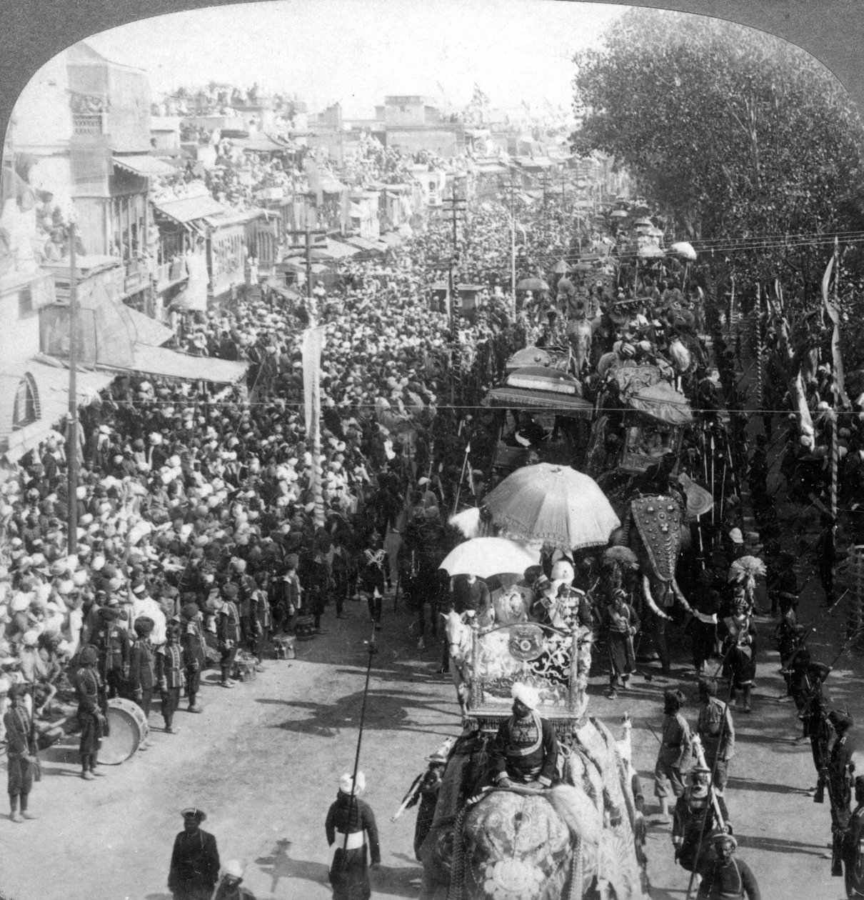 Hertigen och hertiginnan av Connaught och i den stora Durbar-processionen, Delhi, Indien, 1903. av Underwood and Underwood