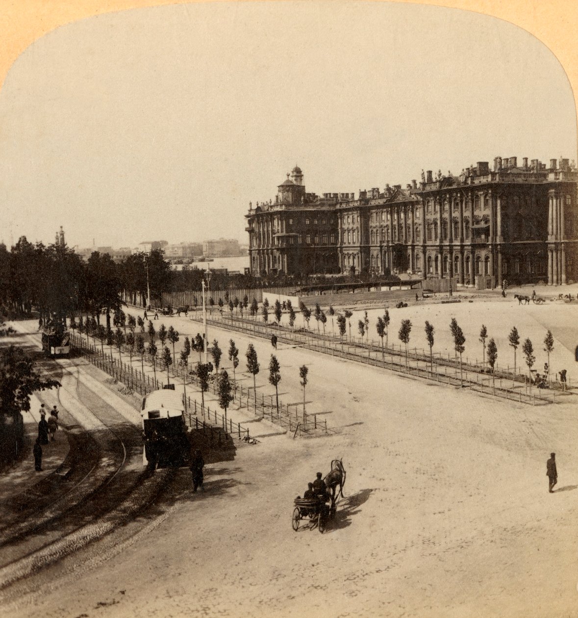 Det kejserliga vinterpalatset från Nevsky Prospect, St. Petersburg, Ryssland, 1897. av Underwood and Underwood