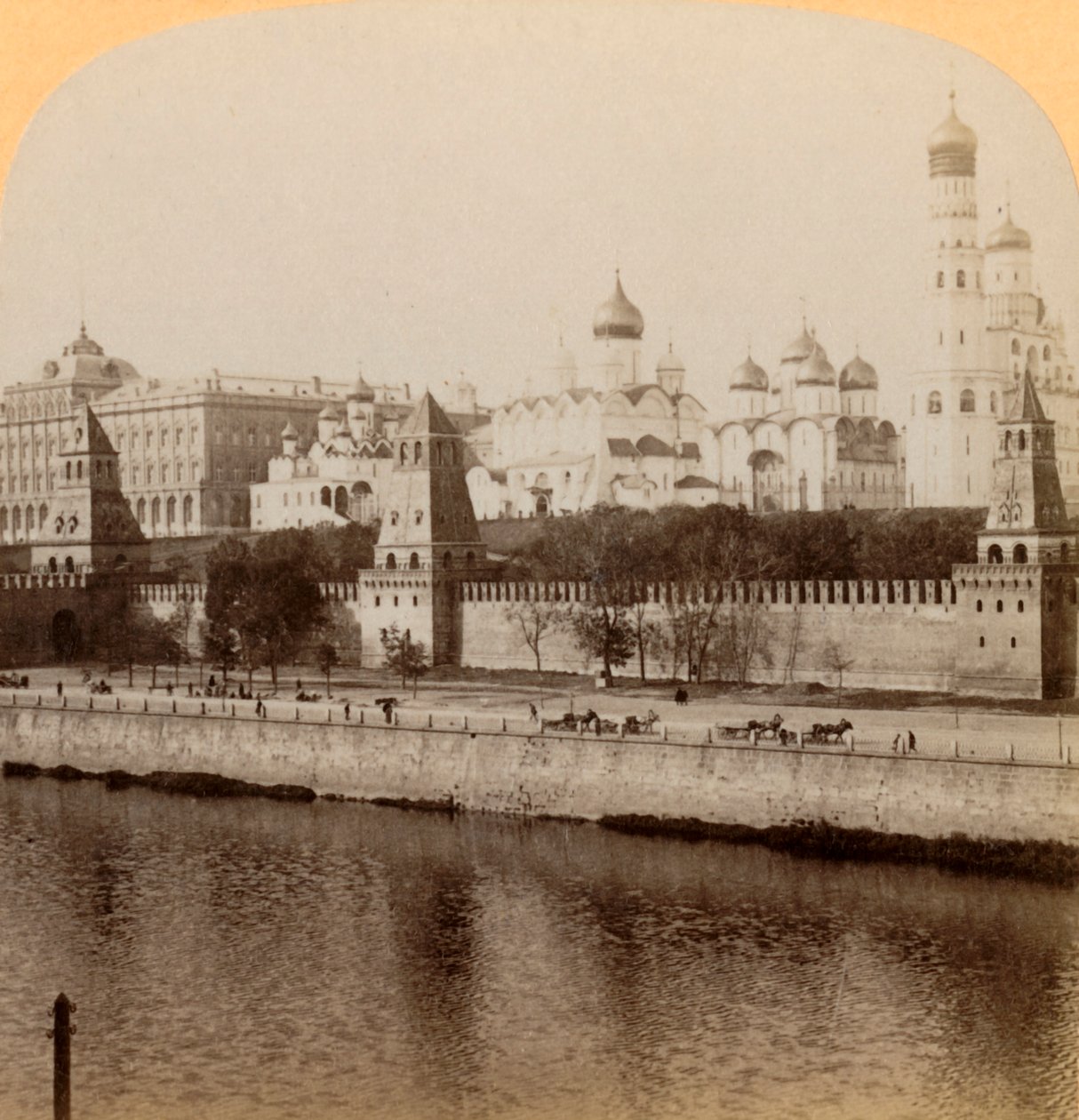 Kreml, Moskva, Ryssland - Där ligger våra gamla tsarer och sover, 1898. av Underwood and Underwood