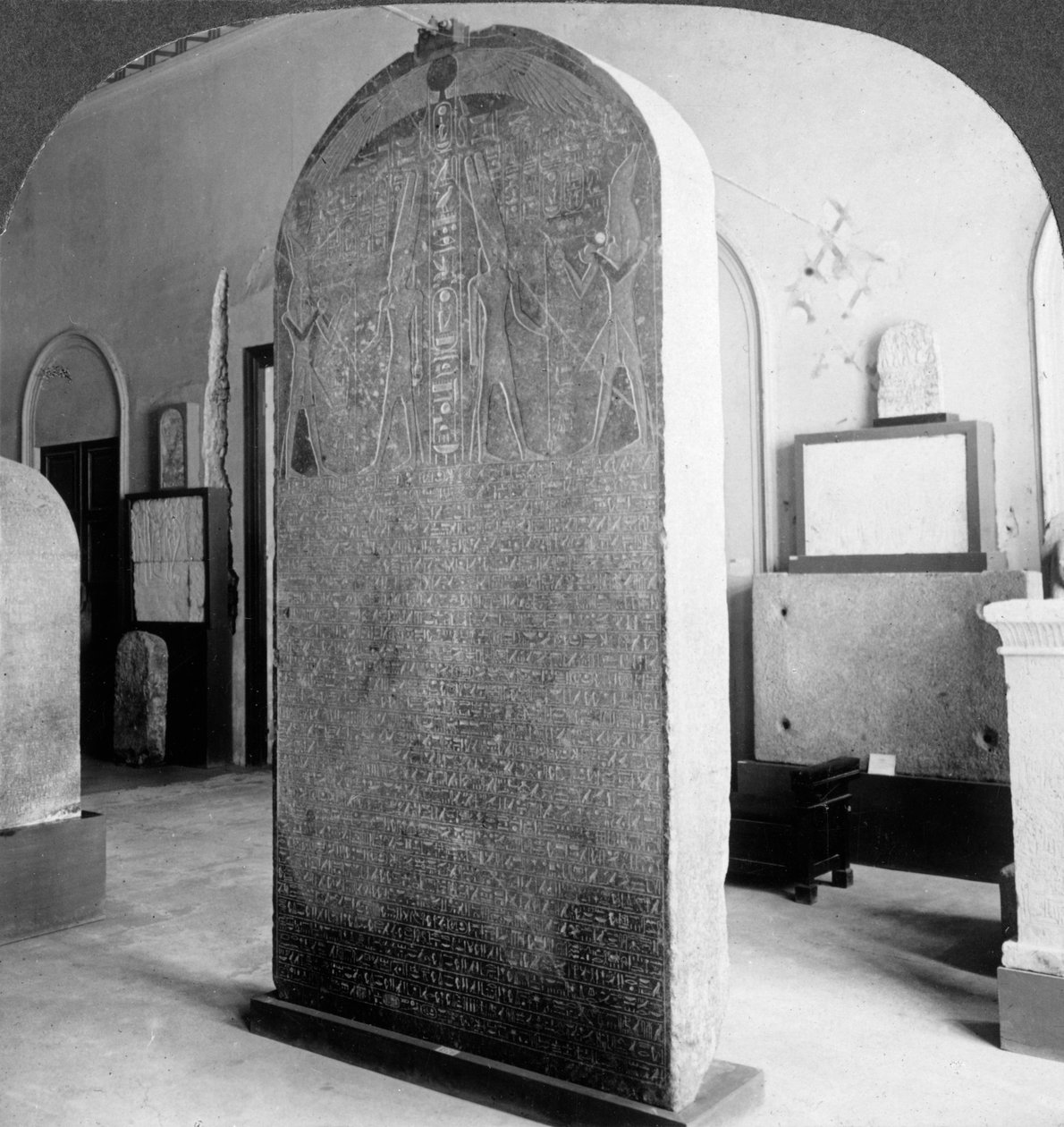 Amenophis III:s stela, Kairomuseet, Egypten, 1905. av Underwood and Underwood