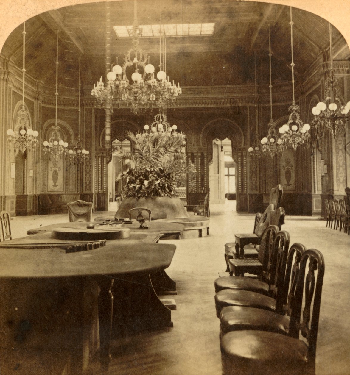 Den berömda Roulettesalongen, Casino, Monte Carlo, Monaco, 1897. av Underwood and Underwood