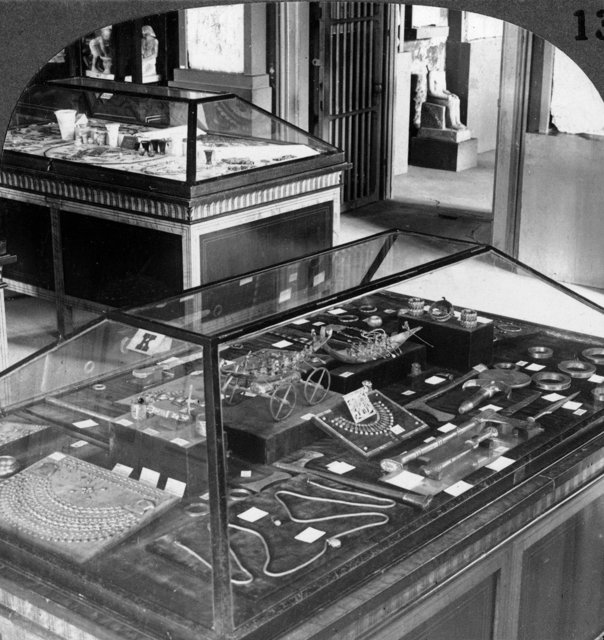 Drottning Ahhoteps magnifika smycken c1560BC-1530BC, Cairo Museum, Egypten, 1905. av Underwood and Underwood