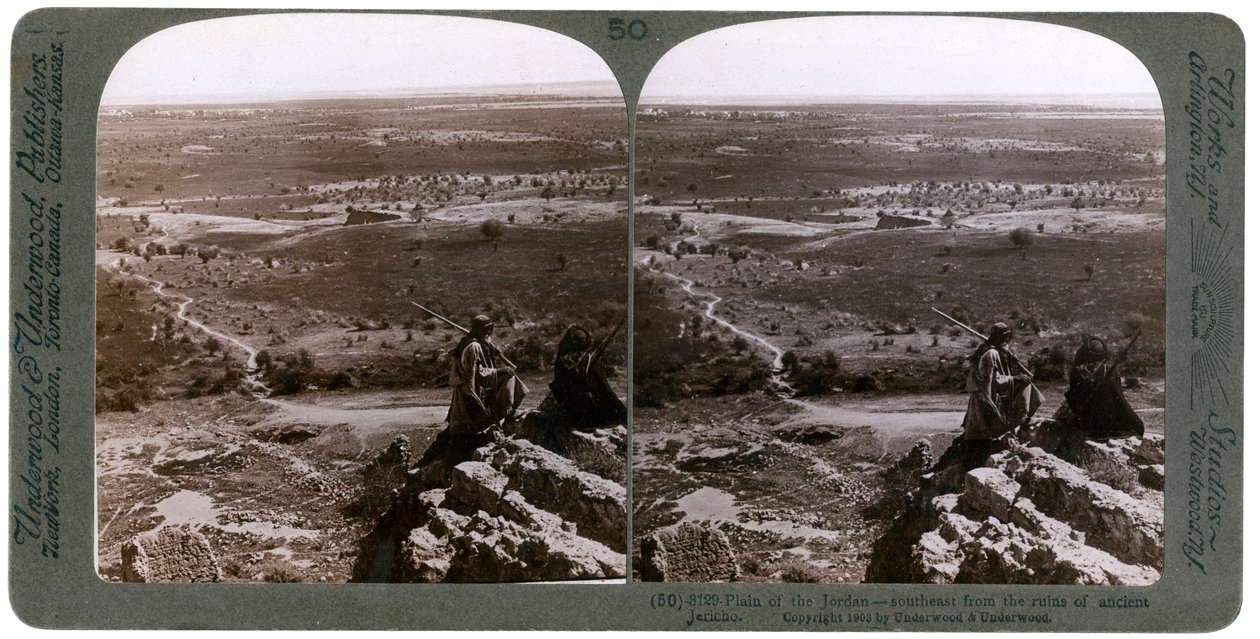 Jordanflodens slätt, sett från ruinerna av det antika Jeriko, Palestina, 1903. av Underwood and Underwood
