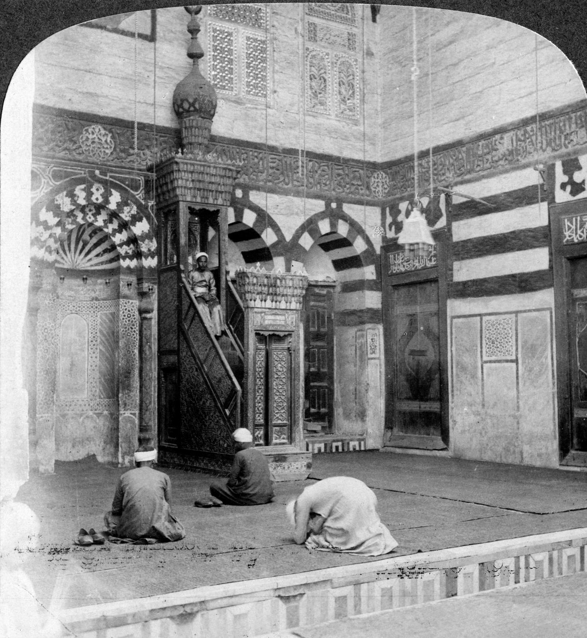Bönnisschen och predikstolen i Kait Beys gravmoské, Kairo, Egypten, 1905. av Underwood and Underwood