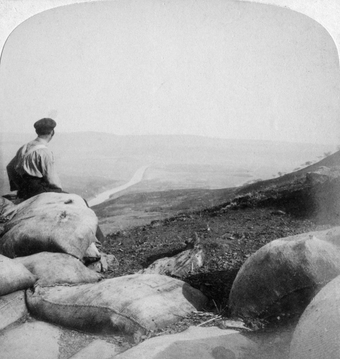 Tugela River och Mount Alice från Spion Kop, Sydafrika, 1901 av Underwood and Underwood