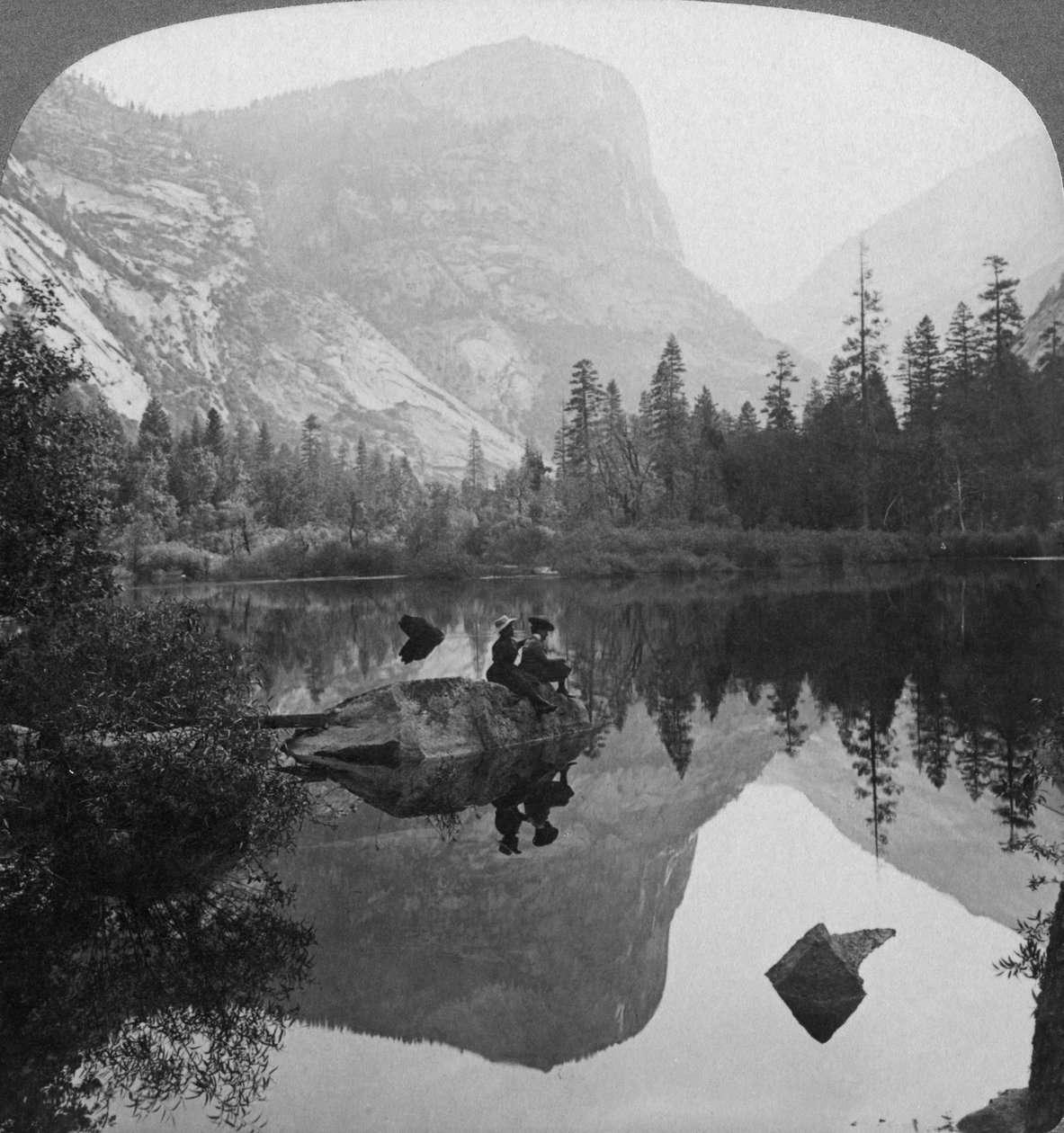 Utsikt över Mirror Lake, med utsikt mot Mount Watkins, Yosemite, Kalifornien, USA, 1902 av Underwood and Underwood