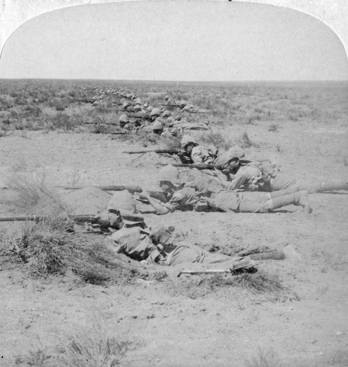 Wiltshire-pojkar stjäl på fienden vid Orange River, Sydafrika, andra boerkriget, 1900. av Underwood and Underwood
