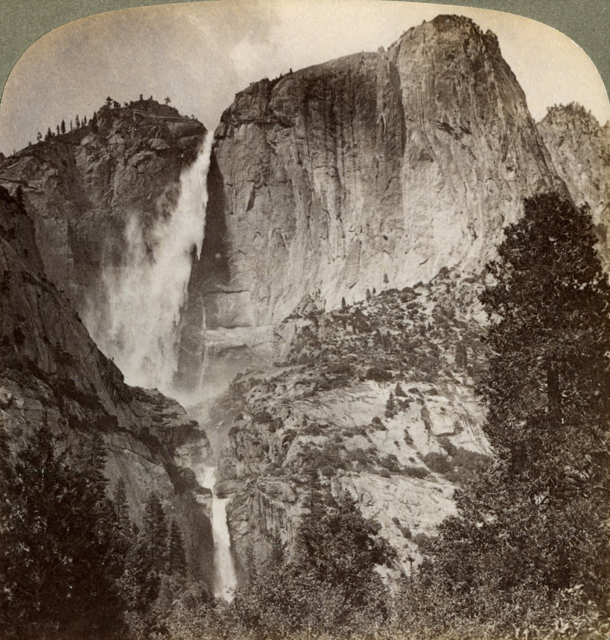 Yosemite Point och vindblåsta Yosemite Falls, Yosemite Valley, Kalifornien, USA, 1902 av Underwood and Underwood