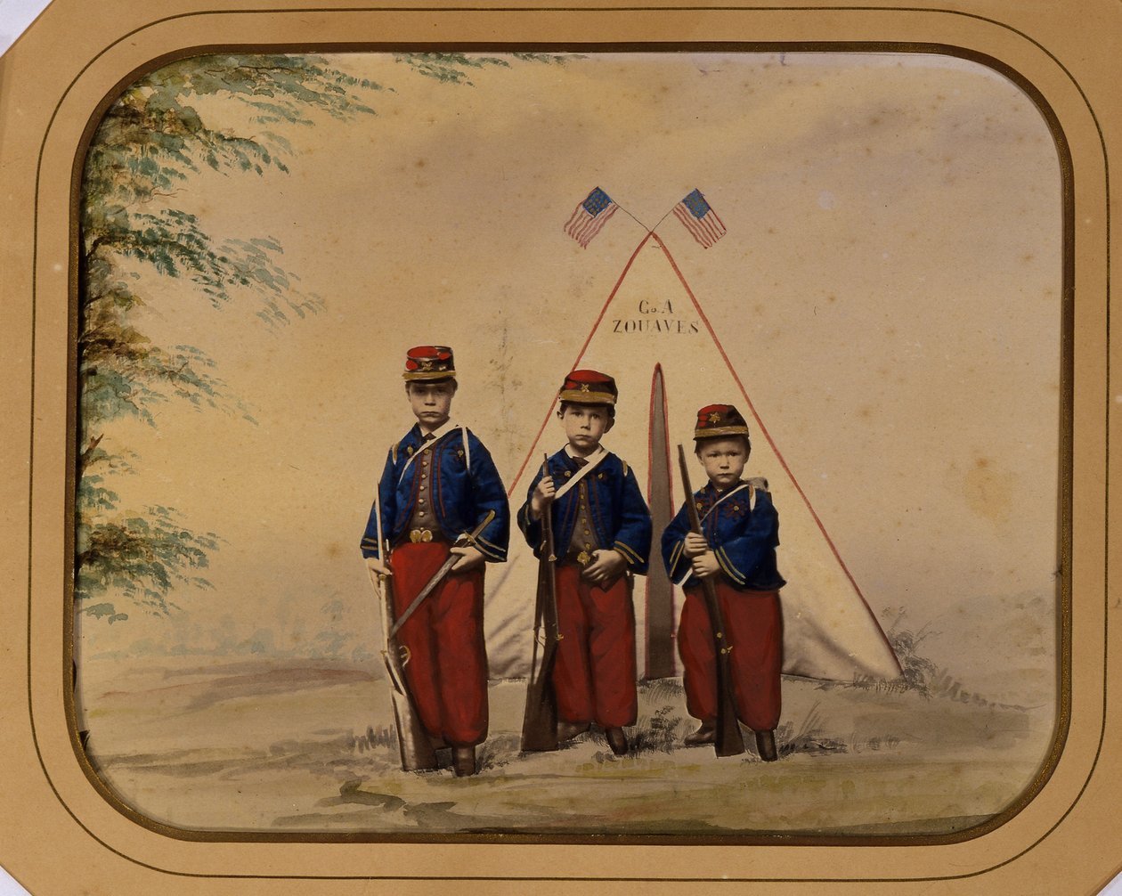 Tre pojkar i zouavedräkt av Unidentified