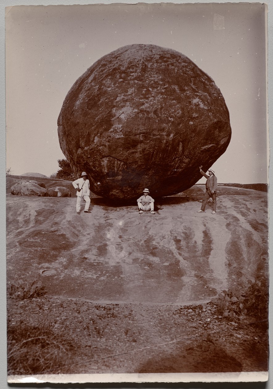 Krishnas smörboll, Mahabalipuram av Unidentified Photographer
