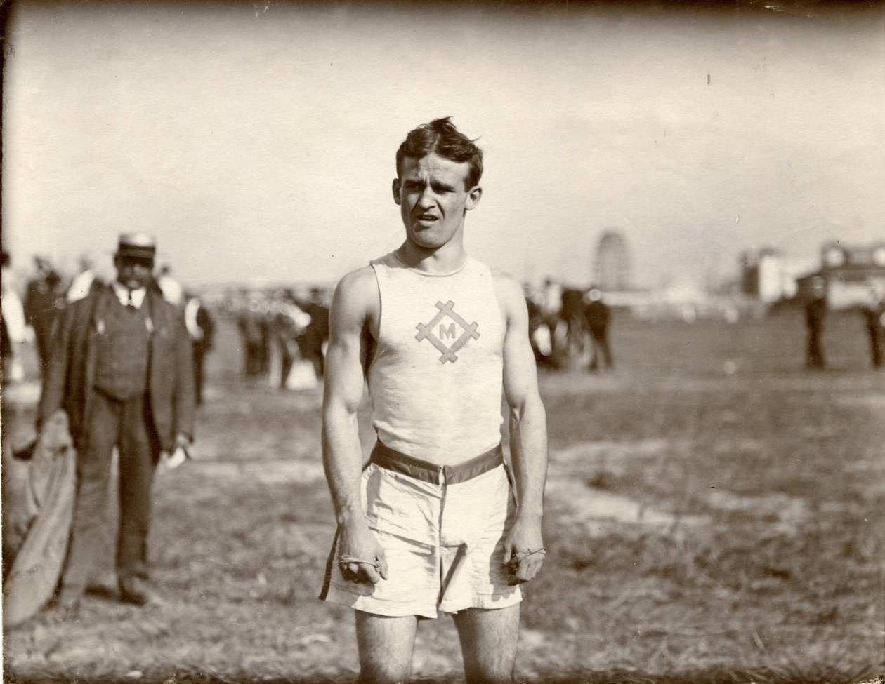 1904 Olympics- Archie Hahn, Milwaukee Athletic Club, winner of 100 Meter Dash av Unknown