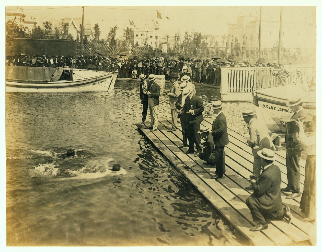 1904 Olympics- Finish of 220 yard swim competition av Unknown