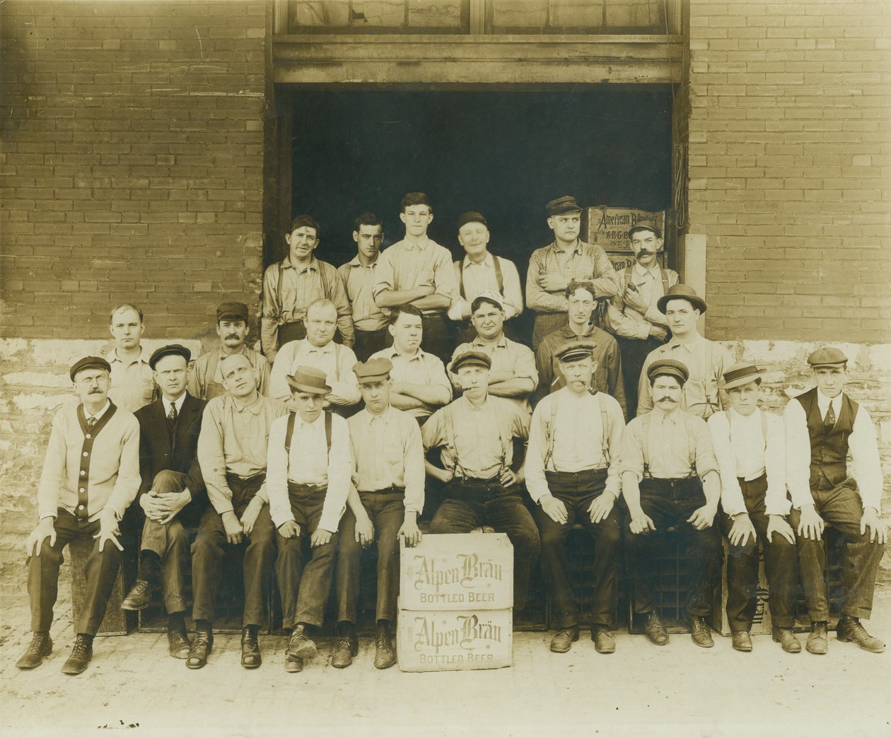 Alpen Brau brewery workers av Unknown
