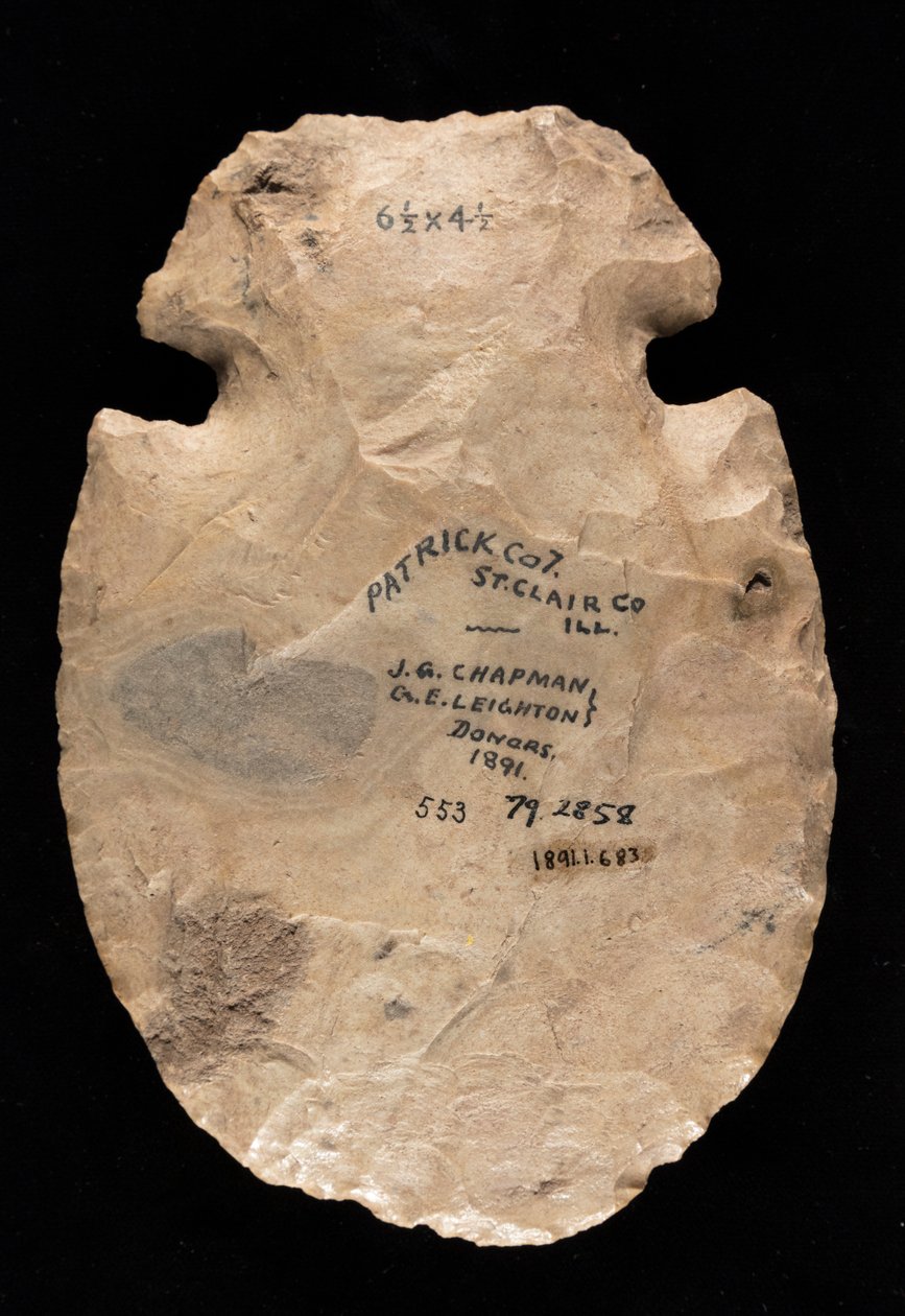 Mississippian notched hoe blade made from Mill Creek chert av Unknown